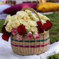 Queen Flowers” Valentine’s Day Roses in a Basket – Romantic Floral Gift